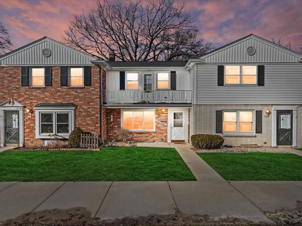 4958 W Colonial COURT, Greenfield, WI 53220