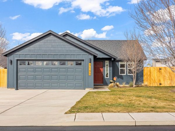 3103 SW Peridot Avenue, Redmond, OR 97756