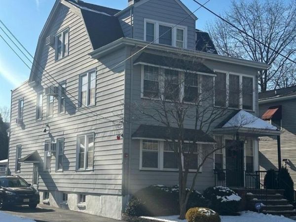 17 Laura Ave, Unit 3, Nutley, NJ 07110