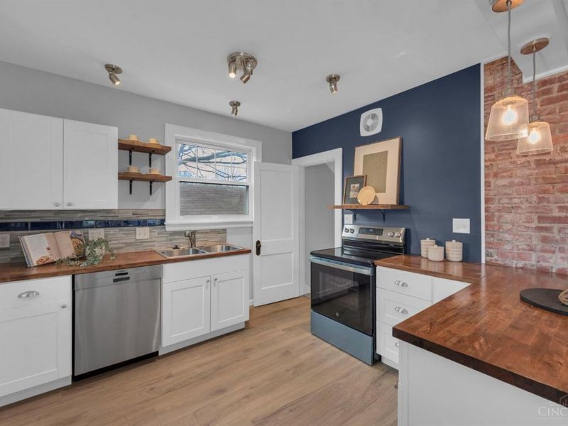 241 Oakmont, Cincinnati, OH 45216 Photo 10