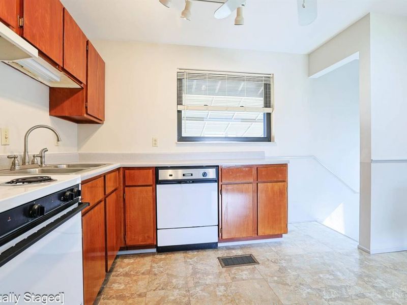 9388 Wilcox Drive, Cincinnati, OH 45251 Photo 10