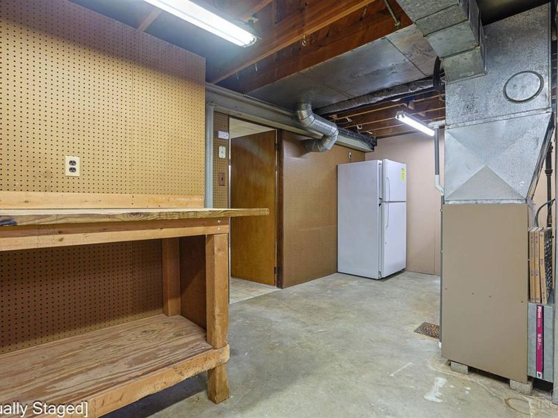 9388 Wilcox Drive, Cincinnati, OH 45251 Photo 22