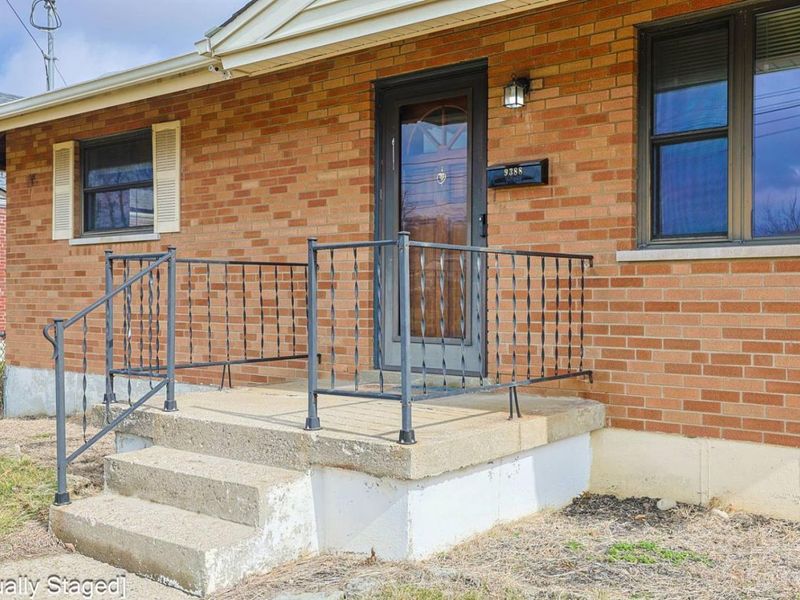 9388 Wilcox Drive, Cincinnati, OH 45251 Photo 3