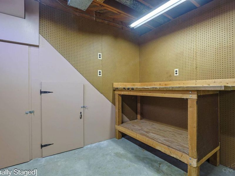 9388 Wilcox Drive, Cincinnati, OH 45251 Photo 32