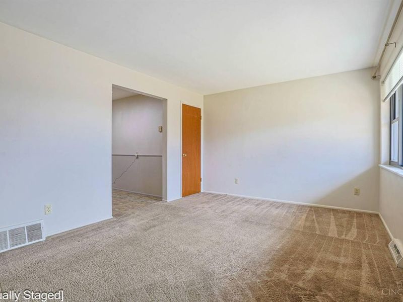 9388 Wilcox Drive, Cincinnati, OH 45251 Photo 4