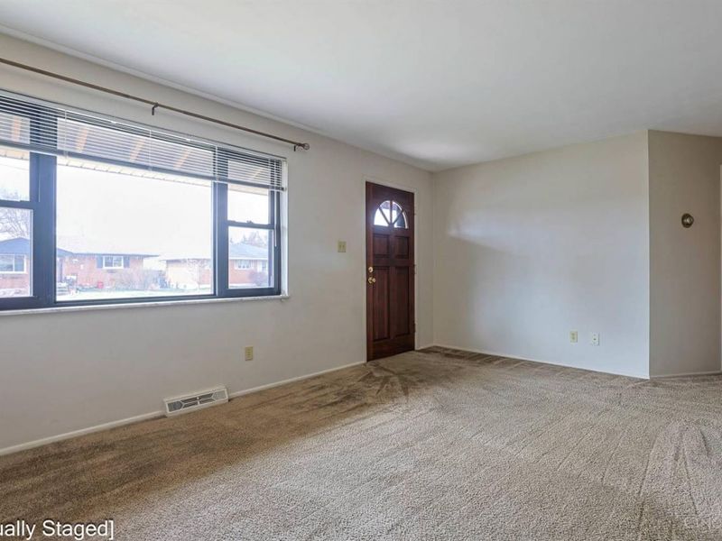 9388 Wilcox Drive, Cincinnati, OH 45251 Photo 6