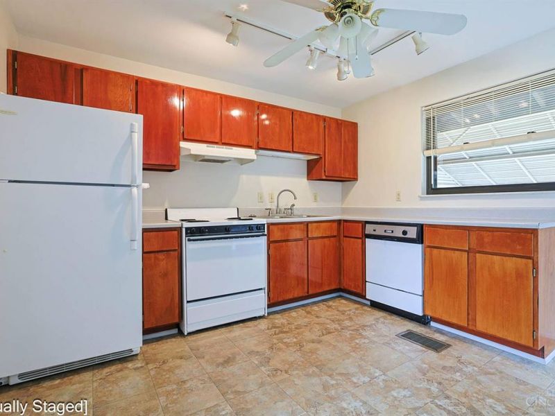 9388 Wilcox Drive, Cincinnati, OH 45251 Photo 8