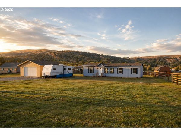 900 N 15TH AVE, Elgin, OR 97827