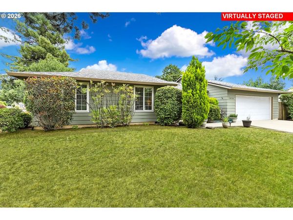 1018 S HOLLY CT, Canby, OR 97013