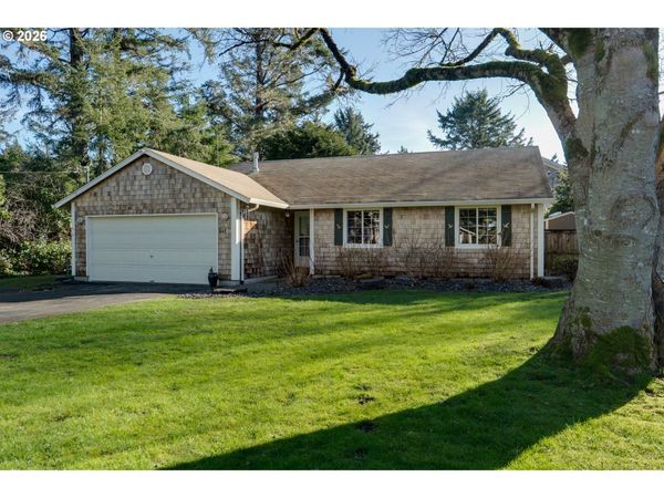 641 6TH ST, Gearhart, OR 97138