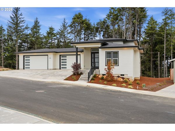 713 SE 42nd PL, Newport, OR 97366