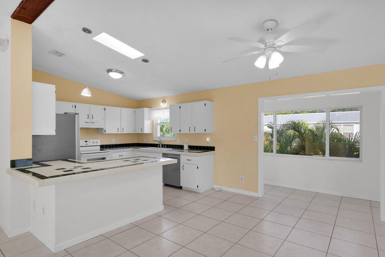 17326 Jamaica Lane, Sugarloaf, FL 33042 Photo