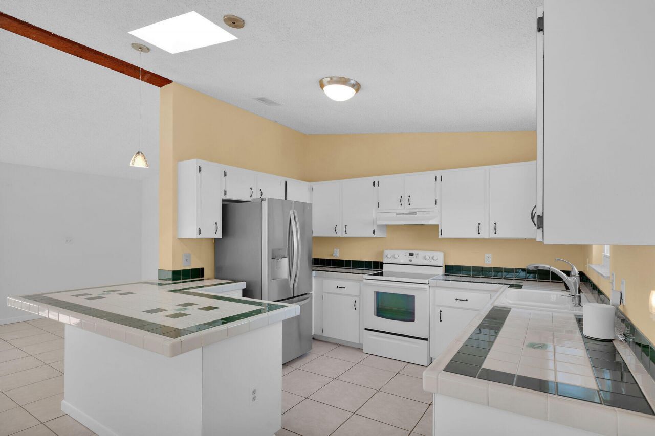 17326 Jamaica Lane, Sugarloaf, FL 33042 Photo