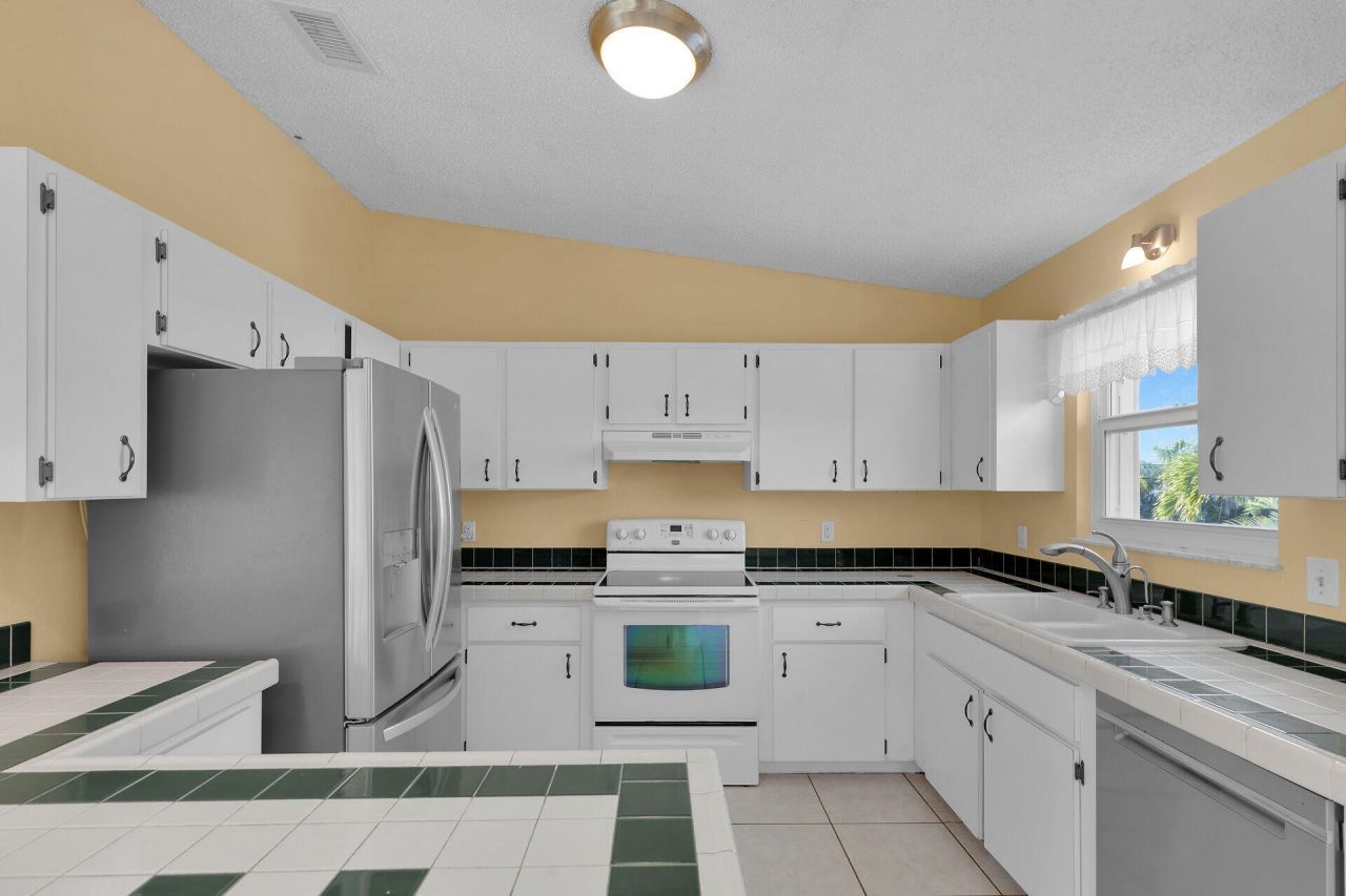 17326 Jamaica Lane, Sugarloaf, FL 33042 Photo