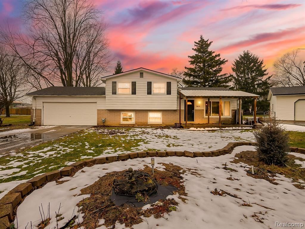 1420 Roxford Avenue, Waterford Township, MI 48328 Main Photo