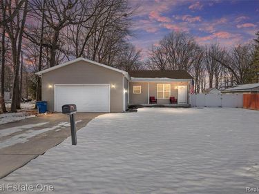 27811 Gilbert Drive, Warren, MI 48093