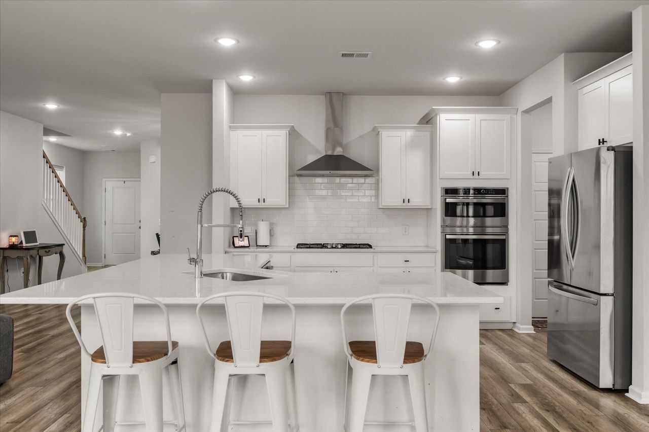 87 Red Bluff Street Photo 12