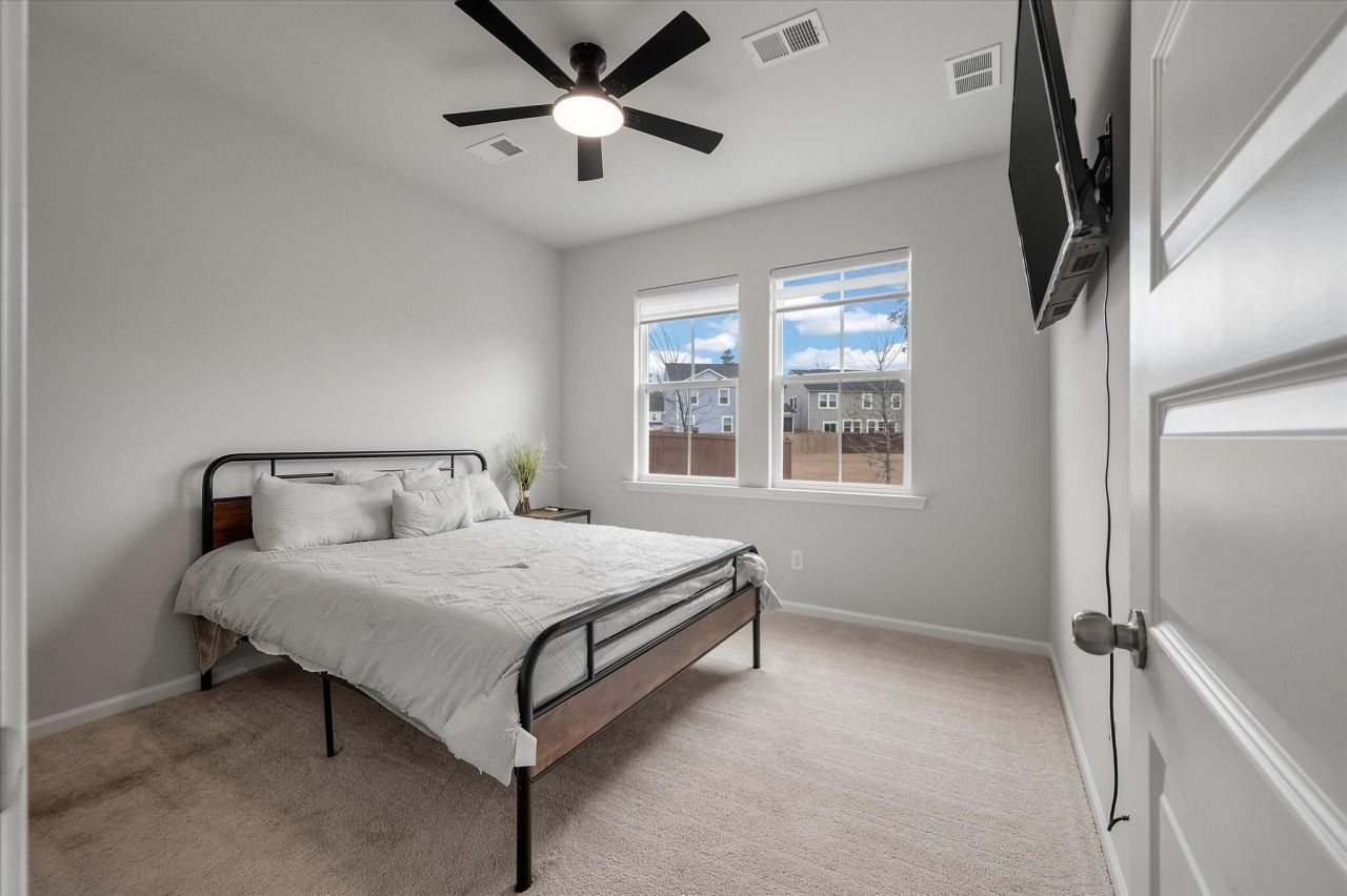 87 Red Bluff Street Photo 17