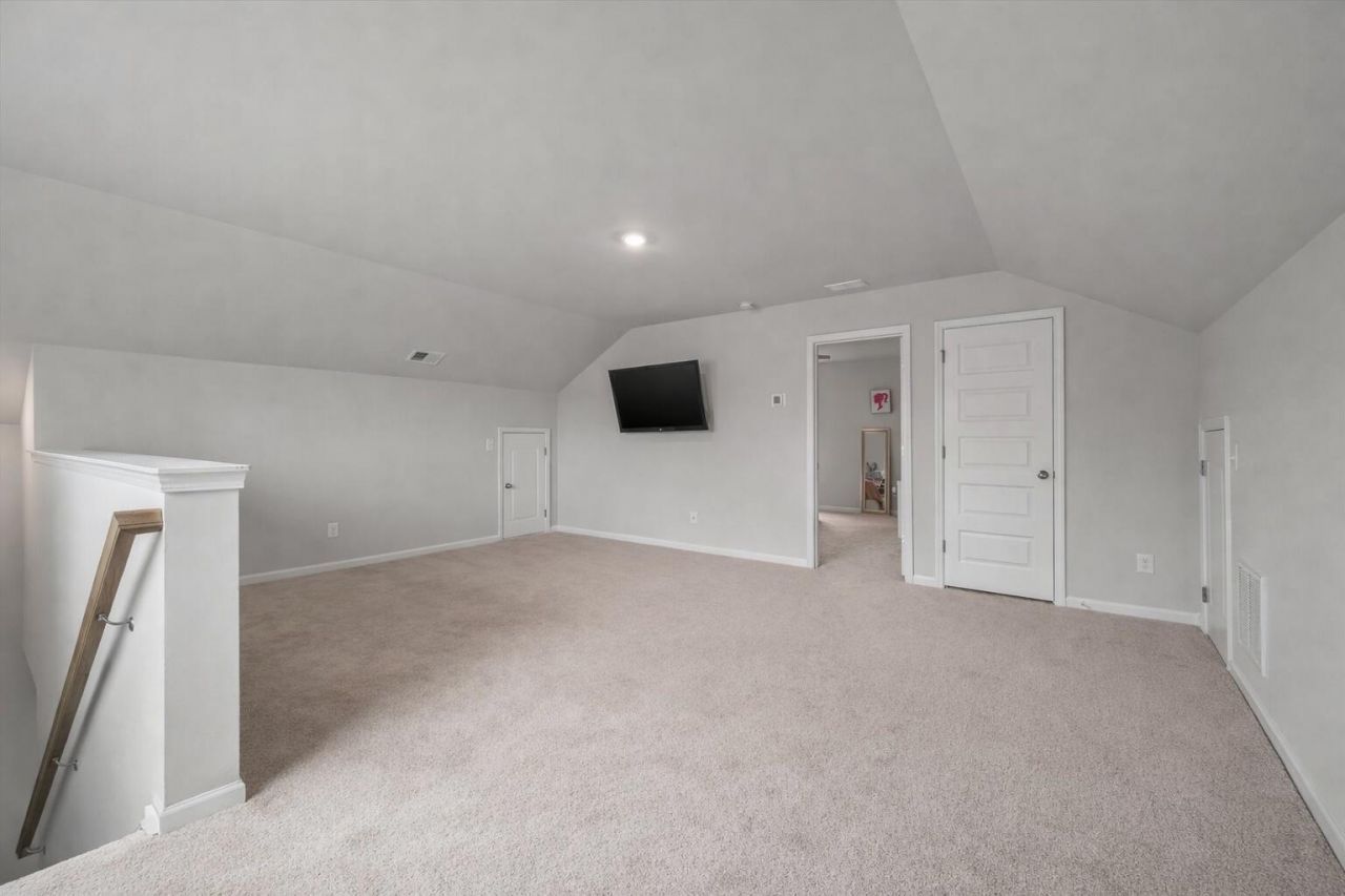 87 Red Bluff Street Photo 28