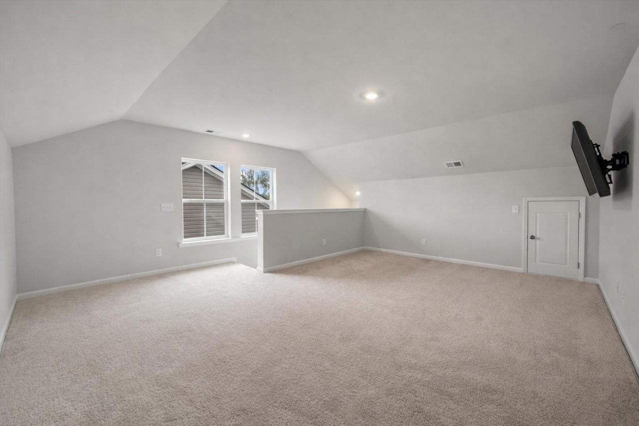 87 Red Bluff Street Photo 29