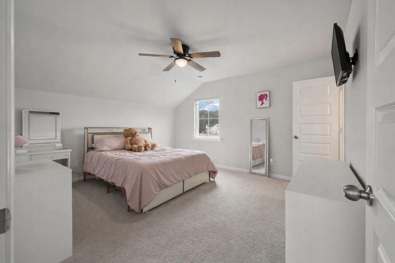 87 Red Bluff Street Photo 30