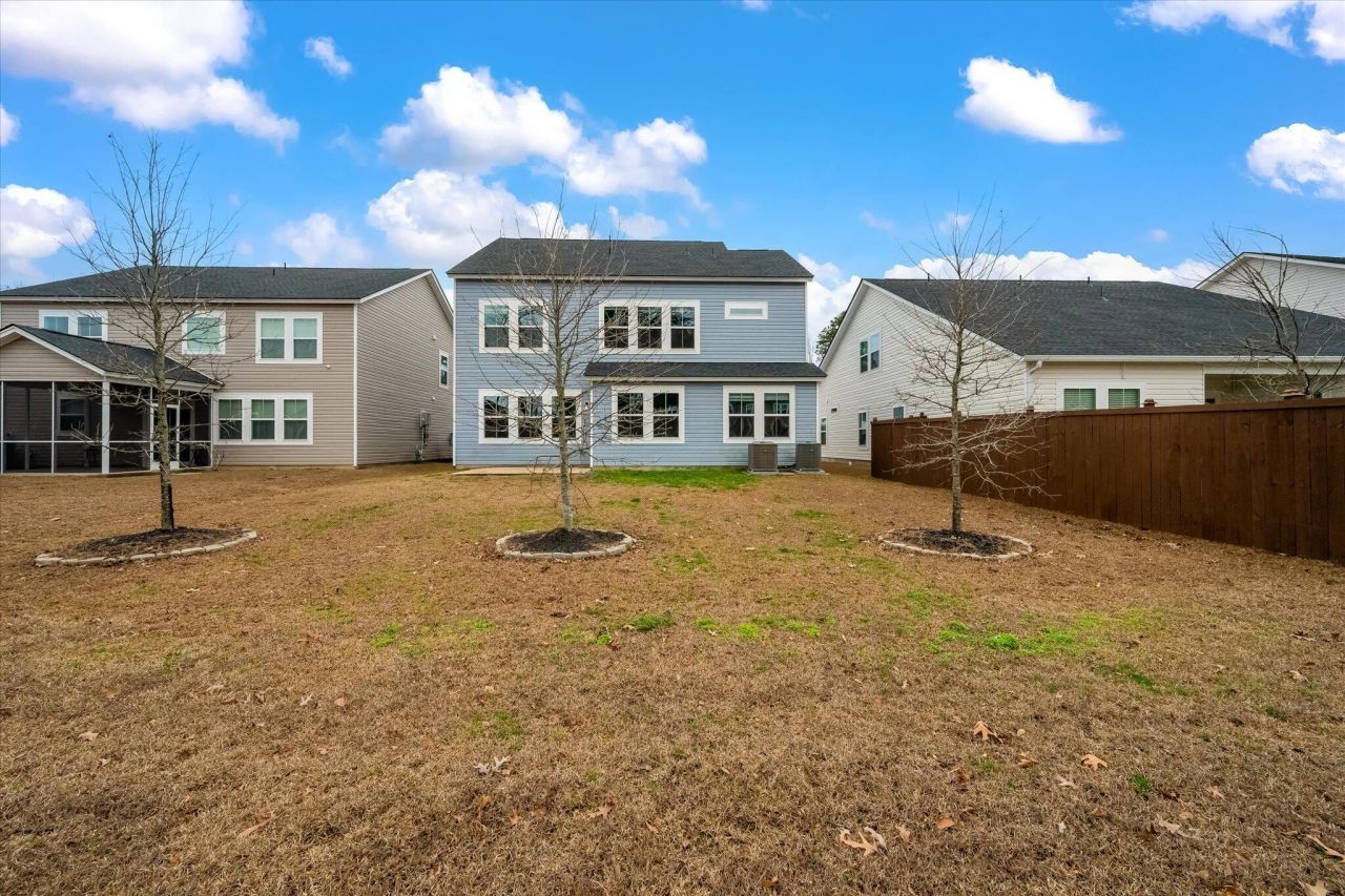 87 Red Bluff Street Photo 32