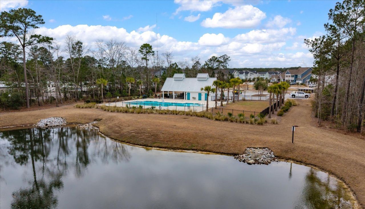 87 Red Bluff Street Photo 37