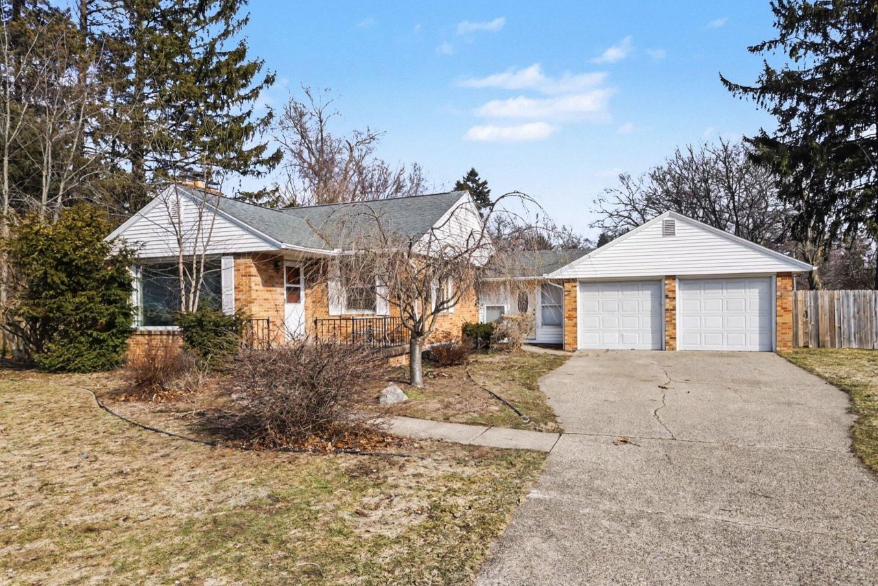 1295 Pontiac Road, Benton Harbor, MI 49022 Main Photo