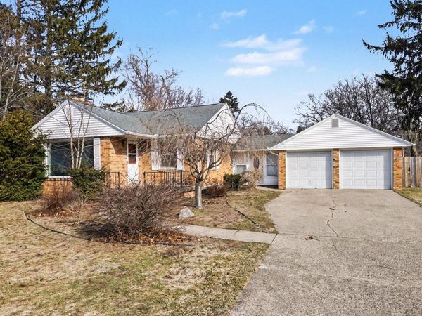 1295 Pontiac Road, Benton Harbor, MI 49022