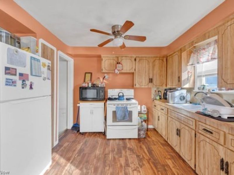 8011 Bertha Avenue, Parma, OH 44129 Photo 11