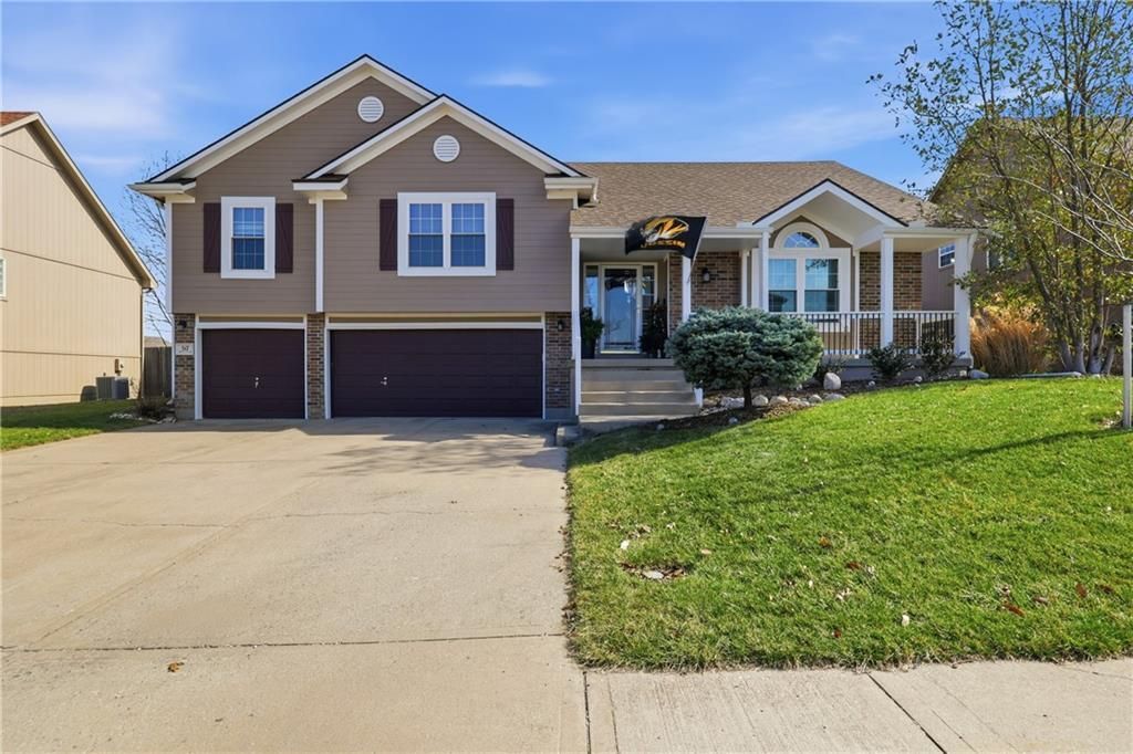 517 SW Brome Drive, Grain Valley, MO 64029 Main Photo