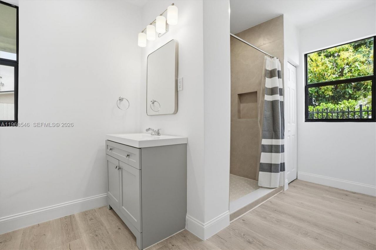 4237 SW 7th St , Miami, FL 33134 Photo