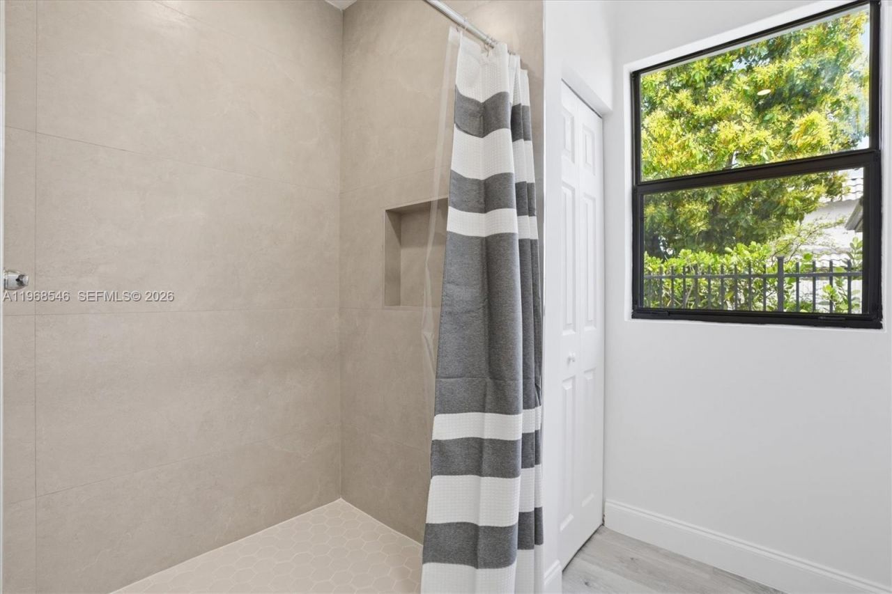 4237 SW 7th St , Miami, FL 33134 Photo