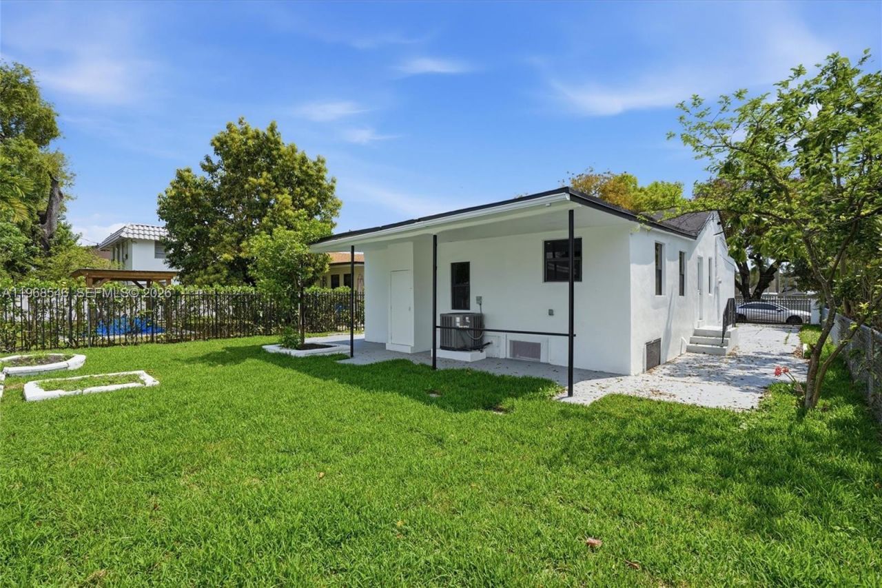 4237 SW 7th St , Miami, FL 33134 Photo