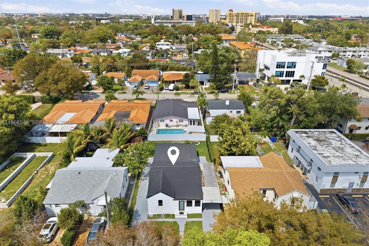 4237 SW 7th St , Miami, FL 33134 Photo