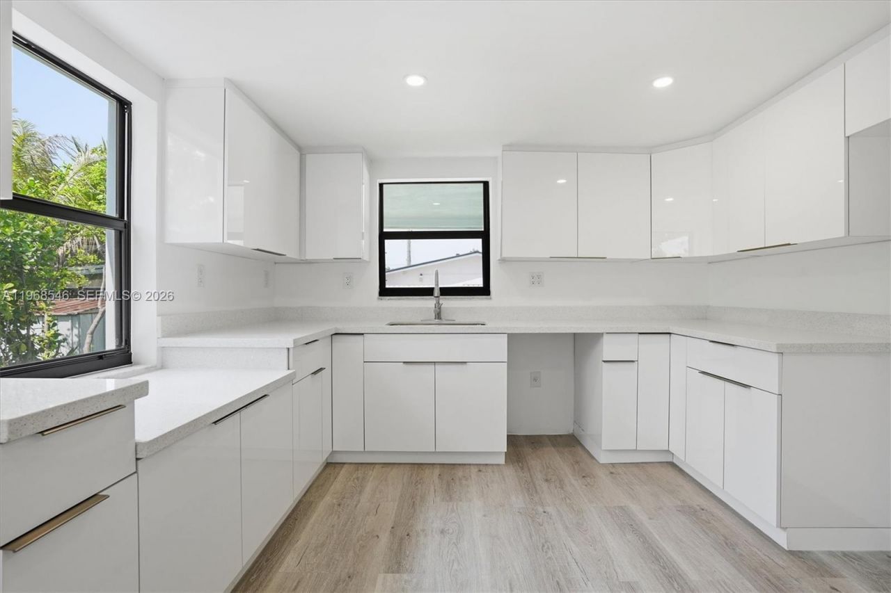 4237 SW 7th St , Miami, FL 33134 Photo