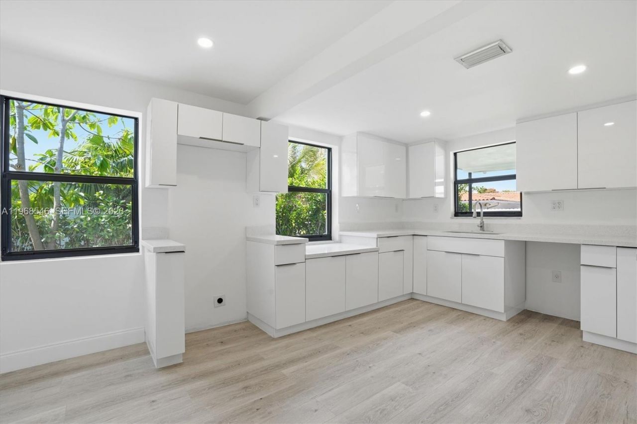 4237 SW 7th St , Miami, FL 33134 Photo