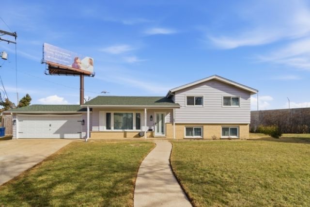 2469 Parkwood Lane, Des Plaines, IL 60018 Main Photo