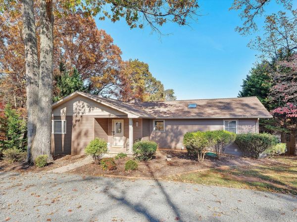 6347 Scruggs RD , Moneta, VA 24121