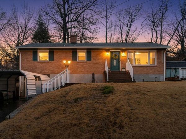 5033 Youngwood DR NW, Roanoke, VA 24017