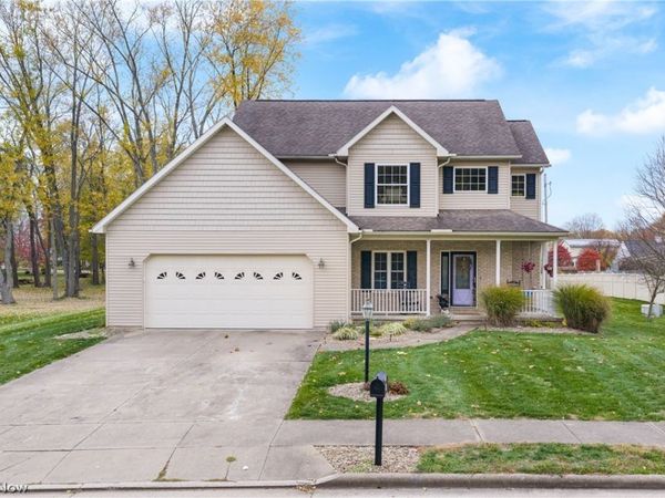 268 Schoenbrunn Drive NE, New Philadelphia, OH 44663