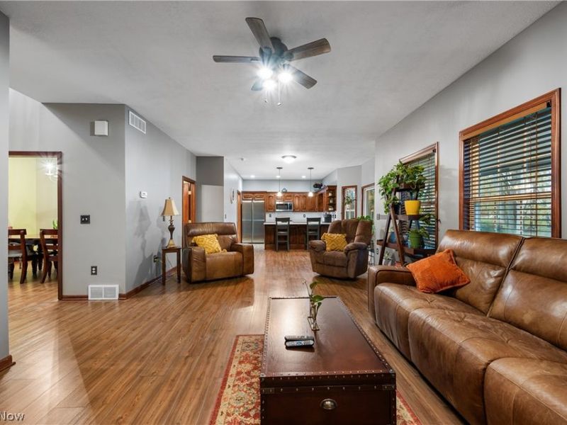 268 Schoenbrunn Drive NE, New Philadelphia, OH 44663 Photo 9