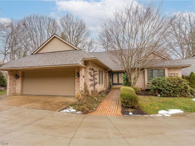 48 La Salle Court SE, Canton, OH 44709 Photo 1