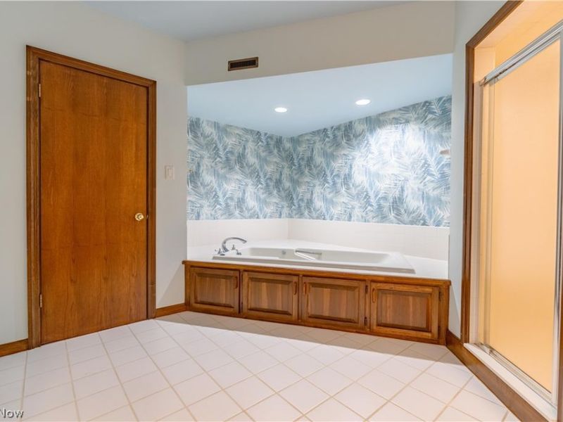 48 La Salle Court SE, Canton, OH 44709 Photo 41