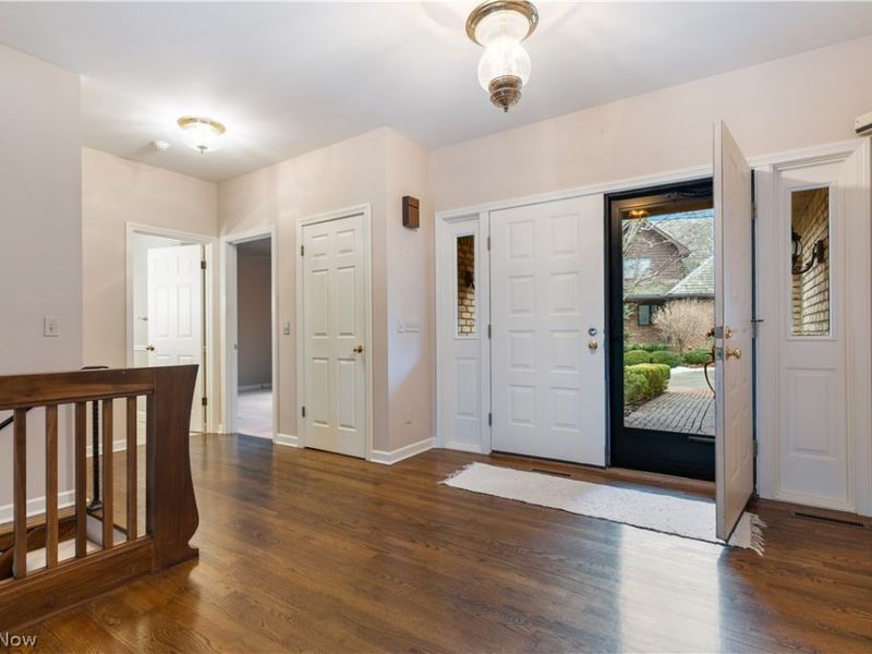 48 La Salle Court SE, Canton, OH 44709 Photo 7