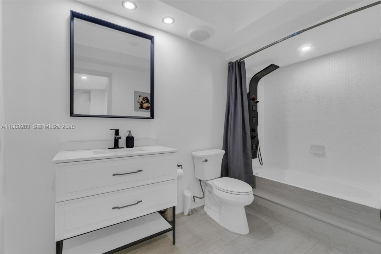 16300 Golf Club Rd, Unit 401, Weston, FL 33326 Photo