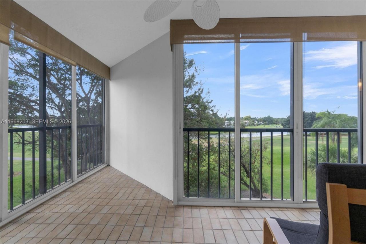 16300 Golf Club Rd, Unit 401, Weston, FL 33326 Photo