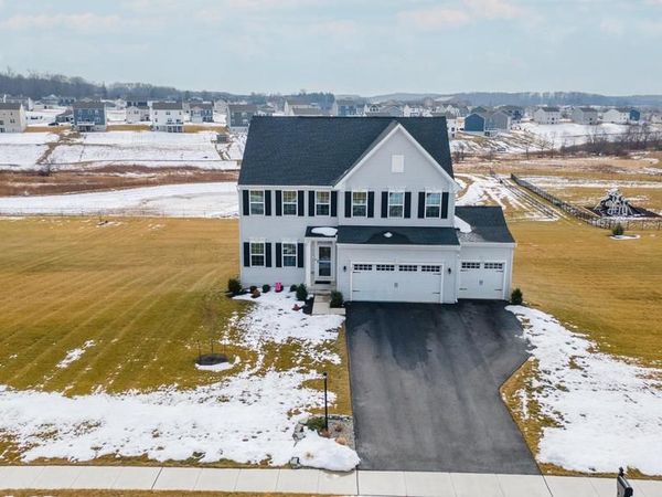 22 WINIFRED DRIVE, HANOVER, PA 17331