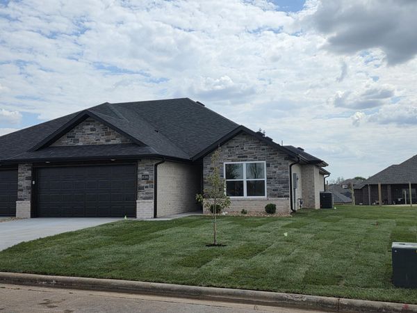 838 E Crystal Avenue, Nixa, MO 65714