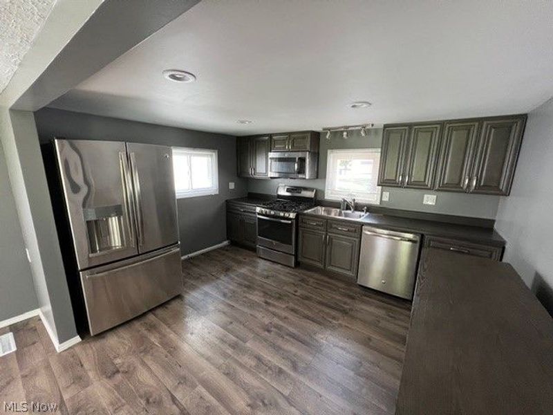 17911 Davis Road, Lake Milton, OH 44429 Photo 4